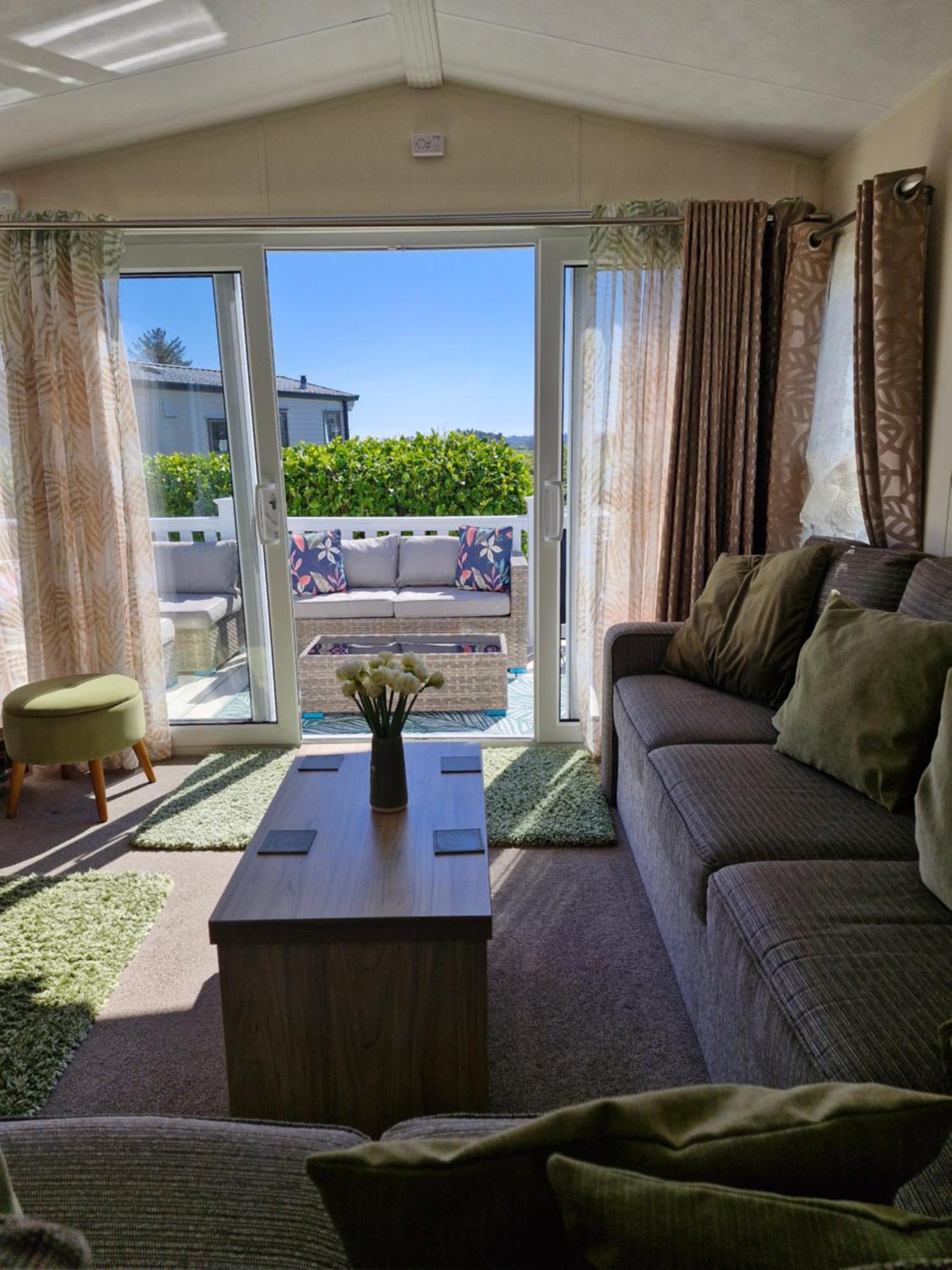 Beautiful 2 Bedroom Caravan, Holiday Park Tenby Saint Florence Exterior photo
